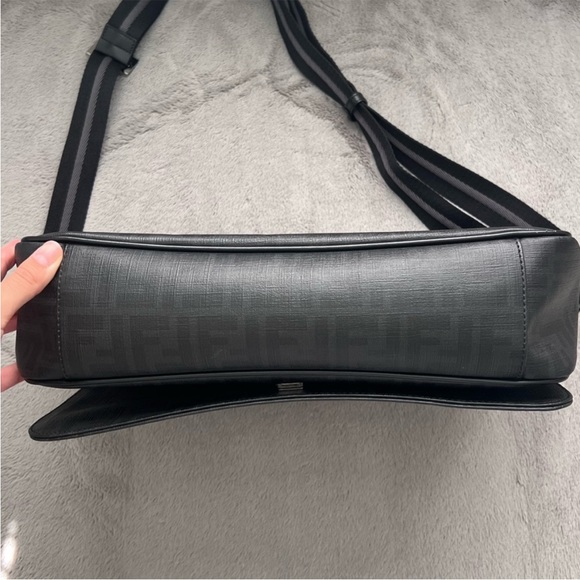 Fendi Zucca messenger bag - Picture 6 of 13